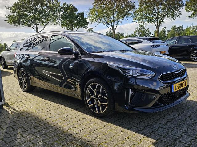 KIA CEE D Ceed Sportswagon 1.5 T-GDi GT-Line 160 pk | Full option | half leder | Panoramadak | Afneembare trekhaak | Stoel- en stuurwielverwarming | Digitaal dashboard etc.