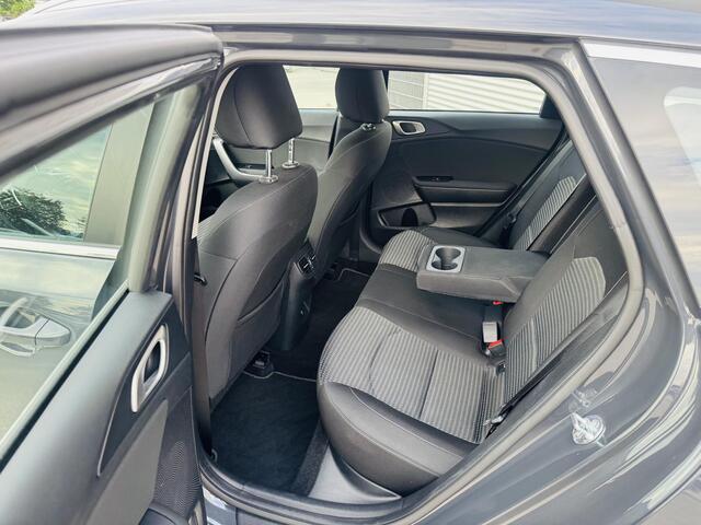 KIA CEE D Ceed Sportswagon 1.5 T-GDi DynamicLine Eerste Eigenaar | Trekhaak | Climate Control | Navigatie | Apple Carplay & Android Auto | Cruise Control