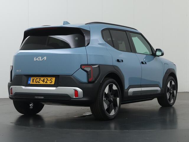 KIA EV2 Plus Advanced 42.2 kWh | Glazen schuif-/kanteldak | Harman Kardon | 18" lichtmetalen velgen | Stoel- en stuurwielverwarming |