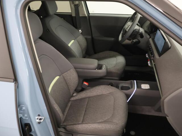 KIA EV2 Plus Advanced 42.2 kWh | Glazen schuif-/kanteldak | Harman Kardon | 18" lichtmetalen velgen | Stoel- en stuurwielverwarming |