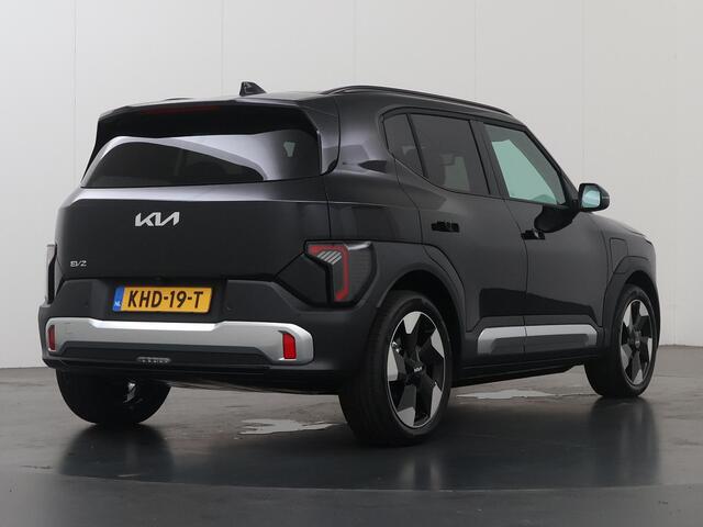 KIA EV2 Plus 42.2 kWh | Privacy Glass | Dual zone climate control | Stoel- en stuurwielverwarming | 18" lichtmetalen velgen | Regensensor |