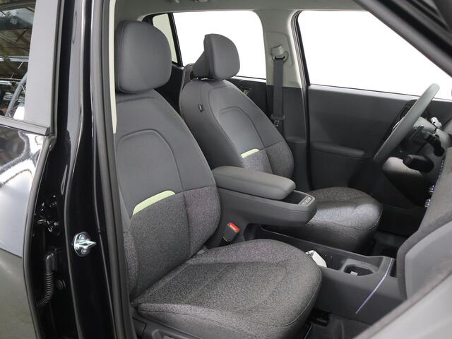 KIA EV2 Plus 42.2 kWh | Privacy Glass | Dual zone climate control | Stoel- en stuurwielverwarming | 18" lichtmetalen velgen | Regensensor |