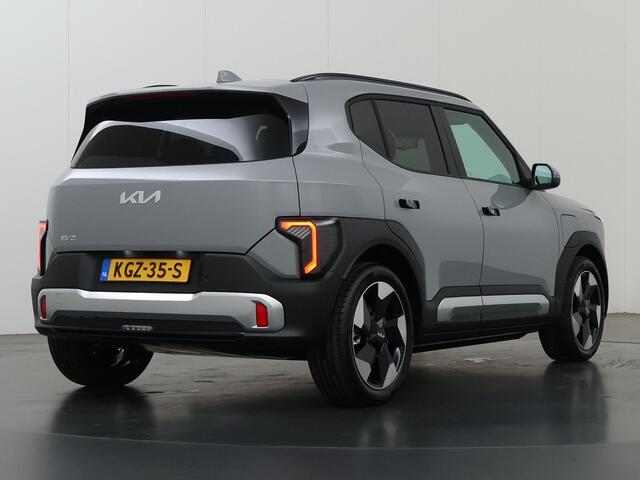 KIA EV2 Plus Advanced 42.2 kWh | Glazen schuif-/kanteldak | Harman Kardon | 18" lichtmetalen velgen | Stoel- en stuurwielverwarming |