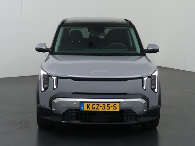 KIA EV2 Plus Advanced 42.2 kWh | Glazen schuif-/kanteldak | Harman Kardon | 18" lichtmetalen velgen | Stoel- en stuurwielverwarming |