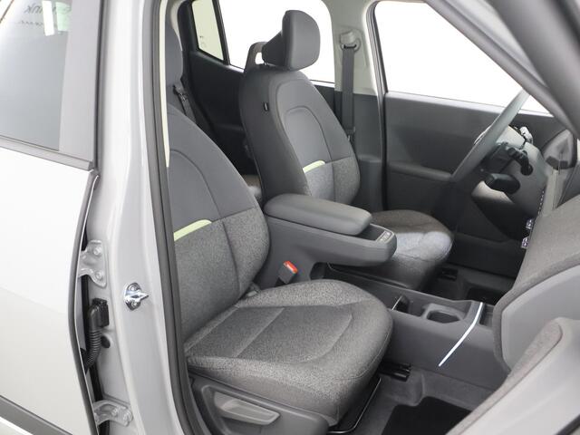 KIA EV2 Plus Advanced 42.2 kWh | Glazen schuif-/kanteldak | Harman Kardon | 18" lichtmetalen velgen | Stoel- en stuurwielverwarming |