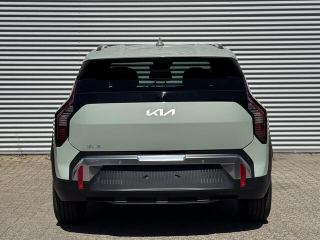 KIA EV3 Plus 58.3 kWh | Tijdelijk Kia inruilpremie ¤ 3000,- Bij Aanschaf | Parkeersensoren Voor + Achter | Camera | Adaptive Cruise | Keyless | DAB+ | Apple Carplay/ Android Auto