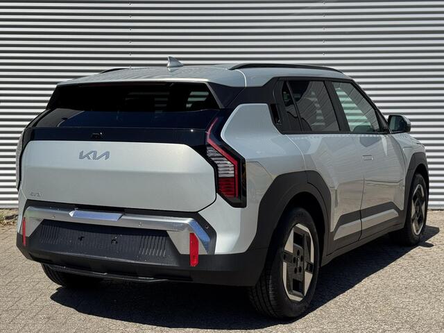KIA EV3 Plus 58.3 kWh ADAS PACK | Tijdelijk Kia inruilpremie ¤ 3000,- Bij Aanschaf | Parkeersensoren Voor + Achter | Camera | Adaptive Cruise | Keyless | DAB+ | Apple Carplay/ Android Auto