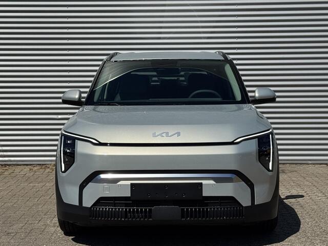 KIA EV3 Plus 58.3 kWh ADAS PACK | Tijdelijk Kia inruilpremie ¤ 3000,- Bij Aanschaf | Parkeersensoren Voor + Achter | Camera | Adaptive Cruise | Keyless | DAB+ | Apple Carplay/ Android Auto