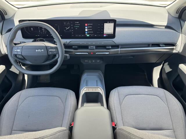 KIA EV3 Plus 58.3 kWh ADAS PACK | Tijdelijk Kia inruilpremie ¤ 3000,- Bij Aanschaf | Parkeersensoren Voor + Achter | Camera | Adaptive Cruise | Keyless | DAB+ | Apple Carplay/ Android Auto