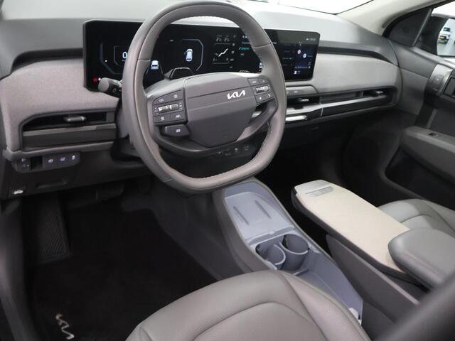 KIA EV3 Plus Advanced 58.3 kWh | SOH 99% | Panoramadak | Harman / Kardon | Dodehoekdetectie | Elektr. Achterklep | Stoel/Stuurverwarming |