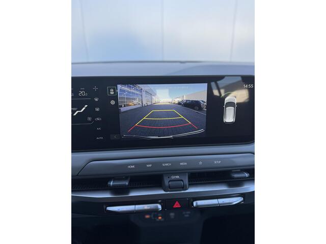 KIA EV3 Air 58.3 kWh | Trekhaak | 19 inch | Parkeersensoren Voor + Achter | Camera | Adaptive Cruise | Keyless | DAB+ | Apple Carplay/ Android Auto