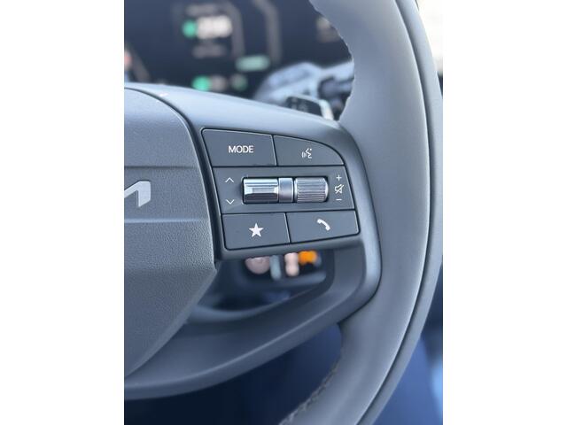 KIA EV3 Air 58.3 kWh | Trekhaak | 19 inch | Parkeersensoren Voor + Achter | Camera | Adaptive Cruise | Keyless | DAB+ | Apple Carplay/ Android Auto