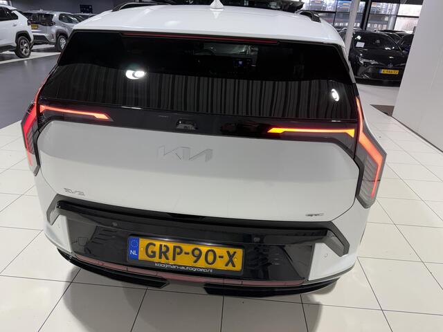 KIA EV3 GT-PlusLine 81.4 kWh Auto vol luxe! Schuif-/kanteldak, trekhaak, V2L, 360° camera, stoelverwarming, navigatie, Apple CarPlay/Android Auto, NL-auto,