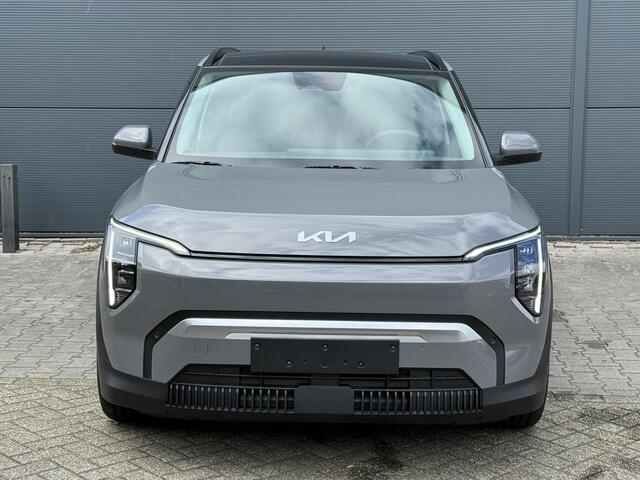 KIA EV3 Plus Advanced 81.4 kWh | Panoramaschuifdak | 19" velgen | Harman Kardon | Privacy Glass | Stoel- en stuurwielverwarming |