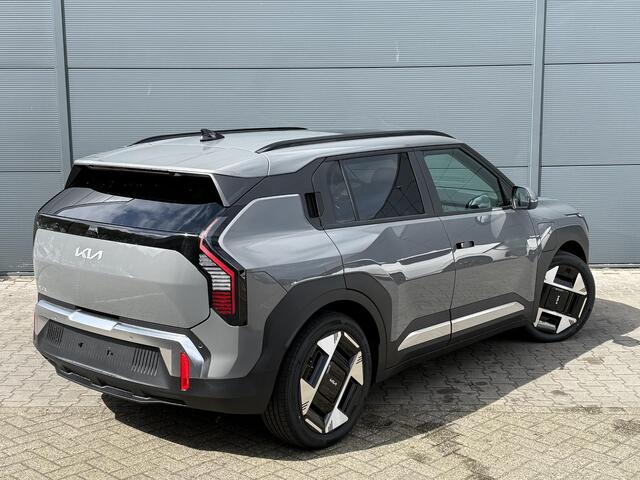 KIA EV3 Plus Advanced 81.4 kWh | Panoramaschuifdak | 19" velgen | Harman Kardon | Privacy Glass | Stoel- en stuurwielverwarming |