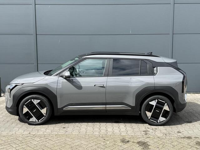 KIA EV3 Plus Advanced 81.4 kWh | Panoramaschuifdak | 19" velgen | Harman Kardon | Privacy Glass | Stoel- en stuurwielverwarming |