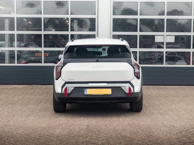 KIA EV3 Plus Advanced 58.3 kWh | Binnenkort beschikbaar | Schuifkanteldak | Stoel en stuurverwarming |