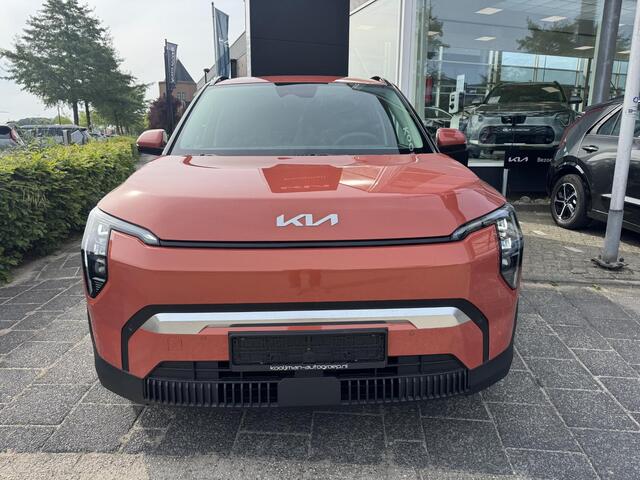 KIA EV3 Plus 58.3 kWh , Snel Leverbaar!, Inclusief 3000 Euro Inruilpremie, Complete Uitvoering!, Voorraadkorting!