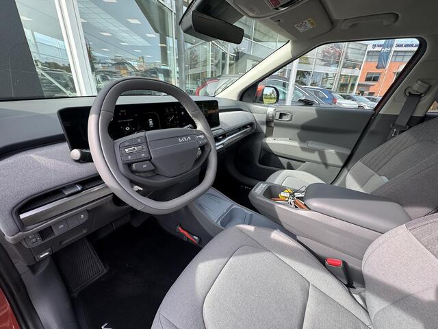 KIA EV3 Plus 58.3 kWh , Snel Leverbaar!, Inclusief 3000 Euro Inruilpremie, Complete Uitvoering!, Voorraadkorting!