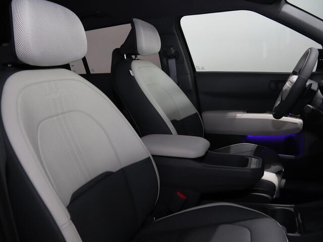 KIA EV3 GT-Line Business Edition 81.4 kWh | 19" lichtmetalen GT-Line velgen | Ambient lighting | Privacy Glass | GT-Line interieur | Stoel- en stuurwielverwarming |