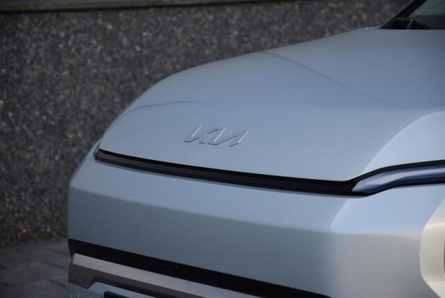 KIA EV3 Plus Advanced 81.4 kWh | Stoel/stuurverwarming | Elektrisch bedienbare achterklep | SOH-100% |