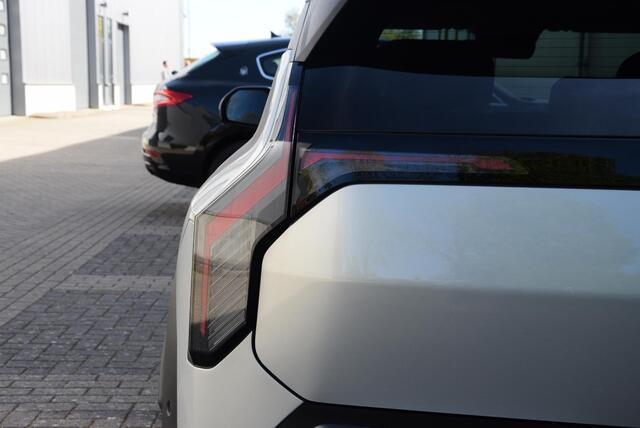 KIA EV3 Plus Advanced 81.4 kWh | Stoel/stuurverwarming | Elektrisch bedienbare achterklep | SOH-100% |