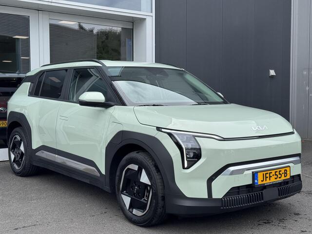 KIA EV3 Plus 81.4 kWh Dodehoeksensor | Stoel/stuurverwarming | Parkeersensor voor en achter | Achteruitrijcamera | Navigatie | Cruise control Adaptive | Draadloze oplader telefoon