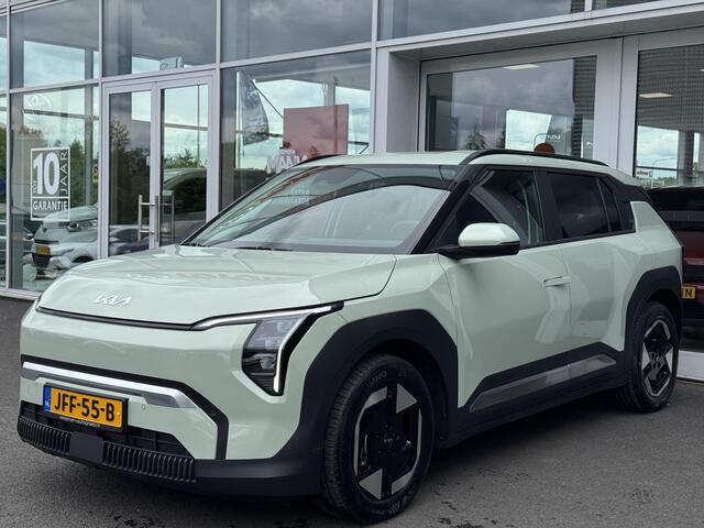 KIA EV3 Plus 81.4 kWh Dodehoeksensor | Stoel/stuurverwarming | Parkeersensor voor en achter | Achteruitrijcamera | Navigatie | Cruise control Adaptive | Draadloze oplader telefoon