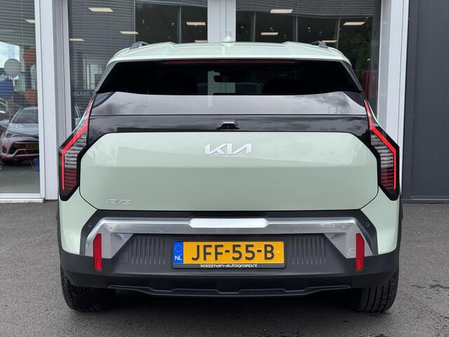KIA EV3 Plus 81.4 kWh Dodehoeksensor | Stoel/stuurverwarming | Parkeersensor voor en achter | Achteruitrijcamera | Navigatie | Cruise control Adaptive | Draadloze oplader telefoon