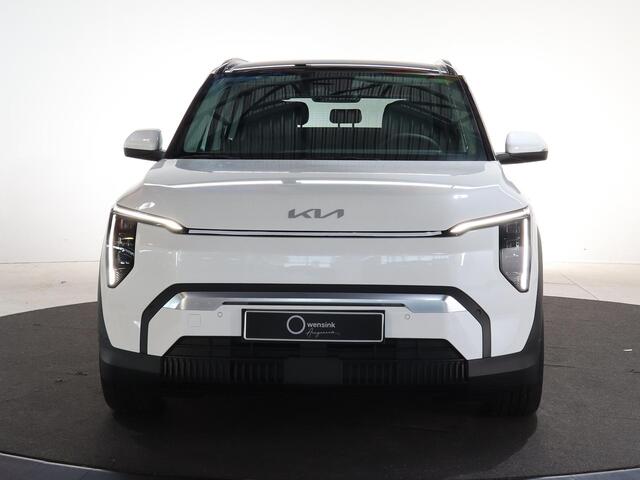 KIA EV3 Plus Advanced 81.4 kWh | SOH 100% | Panoramaschuifdak | 19" velgen | Harman Kardon | Privacy Glass | Stoel- en stuurwielverwarming |