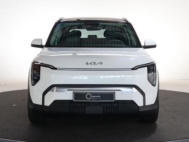 KIA EV3 Plus Advanced 58.3 kWh | Trekhaak | Panoramaschuifdak | 19" velgen | Harman Kardon | Privacy Glass | Stoel- en stuurwielverwarming |