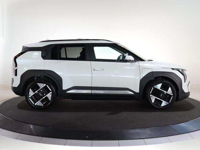 KIA EV3 Plus Advanced 58.3 kWh | Trekhaak | Panoramaschuifdak | 19" velgen | Harman Kardon | Privacy Glass | Stoel- en stuurwielverwarming |