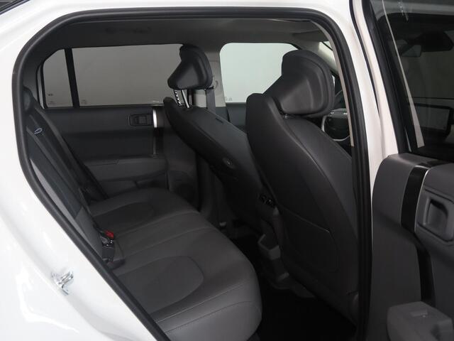 KIA EV3 Plus Advanced 58.3 kWh | Trekhaak | Panoramaschuifdak | 19" velgen | Harman Kardon | Privacy Glass | Stoel- en stuurwielverwarming |