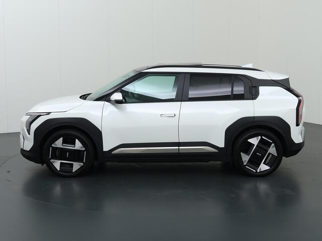 KIA EV3 Plus Advanced 58.3 kWh | Trekhaak | Panoramaschuifdak | 19" velgen | Harman Kardon | Privacy Glass | Stoel- en stuurwielverwarming |