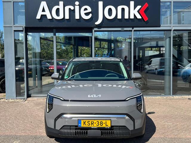 KIA EV3 Plus Advanced 58.3 kWh ZO GOED ALS NIEUW | 9.141km | LEDER | 360gr CAMERA | APPLE CARPLAY/ANDROID AUTO | 7 JAAR FABRIEKSGARANTIE |