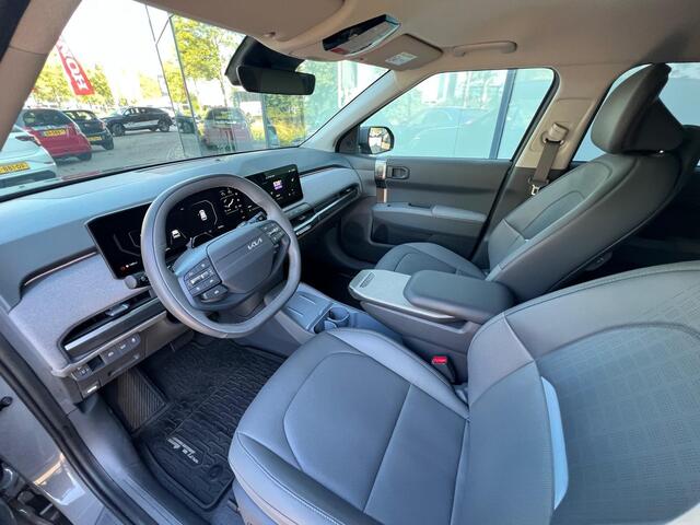 KIA EV3 Plus Advanced 58.3 kWh ZO GOED ALS NIEUW | 9.141km | LEDER | 360gr CAMERA | APPLE CARPLAY/ANDROID AUTO | 7 JAAR FABRIEKSGARANTIE |