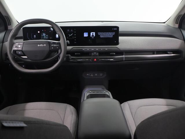 KIA EV3 Plus 58.3 kWh | Camera | DAB | Apple CarPlay/Android Auto | Adaptieve Cruise Control | Stoel/Stuurverwarming | Climate Control | Keyless | LED | Navigatie |