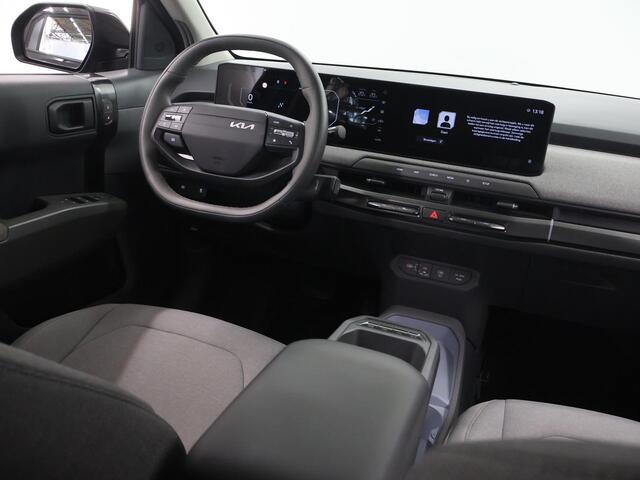 KIA EV3 Plus 58.3 kWh | Camera | DAB | Apple CarPlay/Android Auto | Adaptieve Cruise Control | Stoel/Stuurverwarming | Climate Control | Keyless | LED | Navigatie |
