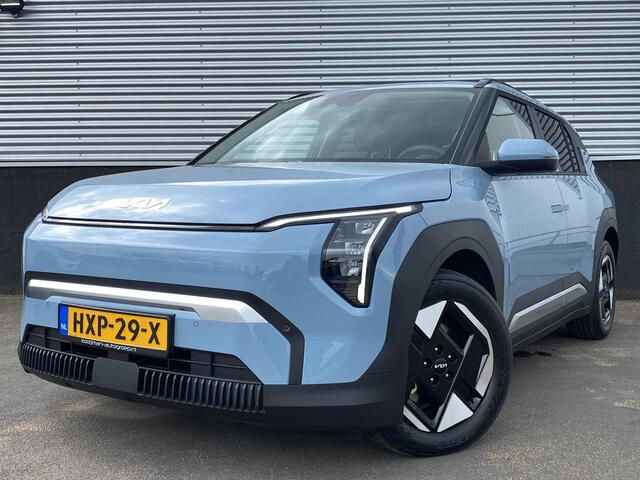 KIA EV3 Plus 81.4 kWh Nette auto, lage KM stand, dodehoekdetectie, camera, parkeersensoren, stoel- en stuurverwarming, Apple CarPlay/Android Auto