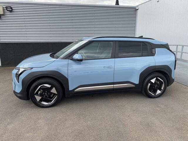 KIA EV3 Plus 81.4 kWh Nette auto, lage KM stand, dodehoekdetectie, camera, parkeersensoren, stoel- en stuurverwarming, Apple CarPlay/Android Auto