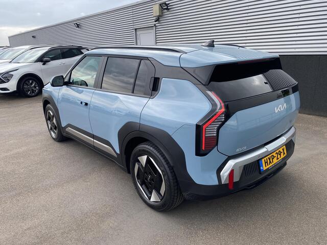 KIA EV3 Plus 81.4 kWh Nette auto, lage KM stand, dodehoekdetectie, camera, parkeersensoren, stoel- en stuurverwarming, Apple CarPlay/Android Auto