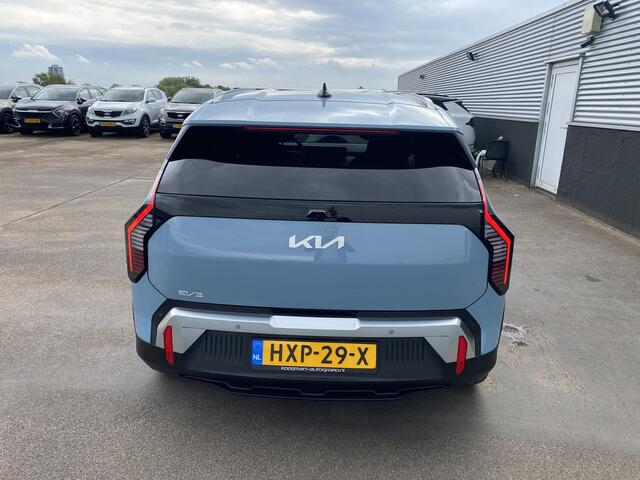 KIA EV3 Plus 81.4 kWh Nette auto, lage KM stand, dodehoekdetectie, camera, parkeersensoren, stoel- en stuurverwarming, Apple CarPlay/Android Auto