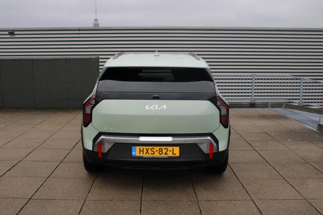KIA EV3 Plus 81.4 kWh STOEL- & EN STUURVERWARMING, NAVIGATIE, EXTRA GETINT GLAS
