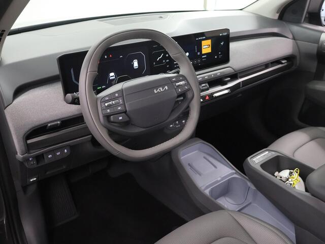 KIA EV3 Plus Advanced 81.4 kWh | Panoramaschuifdak | 19" velgen | Harman Kardon | Privacy Glass | Stoel- en stuurwielverwarming |