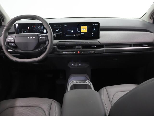 KIA EV3 Plus Advanced 81.4 kWh | Panoramaschuifdak | 19" velgen | Harman Kardon | Privacy Glass | Stoel- en stuurwielverwarming |