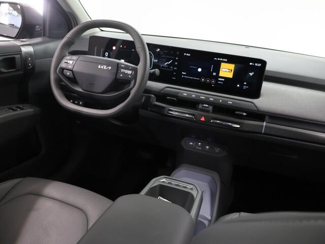 KIA EV3 Plus Advanced 81.4 kWh | Panoramaschuifdak | 19" velgen | Harman Kardon | Privacy Glass | Stoel- en stuurwielverwarming |