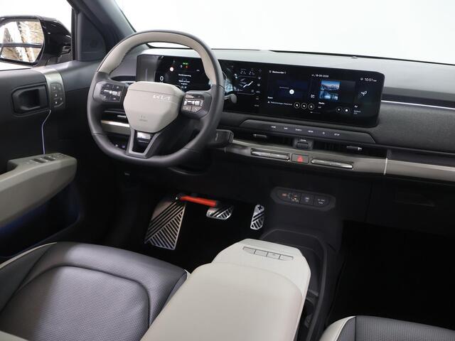 KIA EV3 GT-PlusLine 81.4 kWh | SOH 99% | Panoramaschuifdak | 360 Camera | Head-Up display | Harman Kardon | Stoelventilatie |