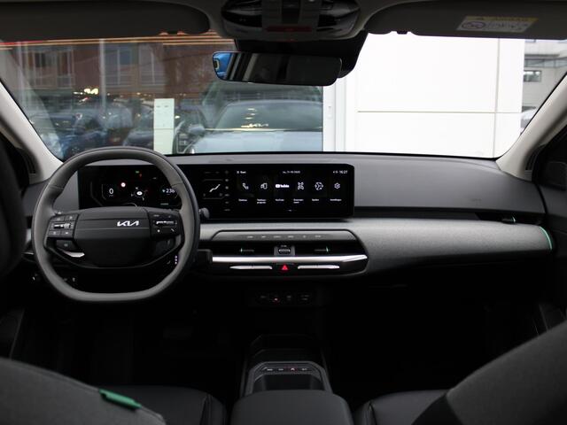 KIA EV4 Plus Advanced 58.3 kWh | DIRECT LEVERBAAR | Schuifkanteldak | Navigatie | Stoel en stuurverwarming | H&K | Elektrische achterklep