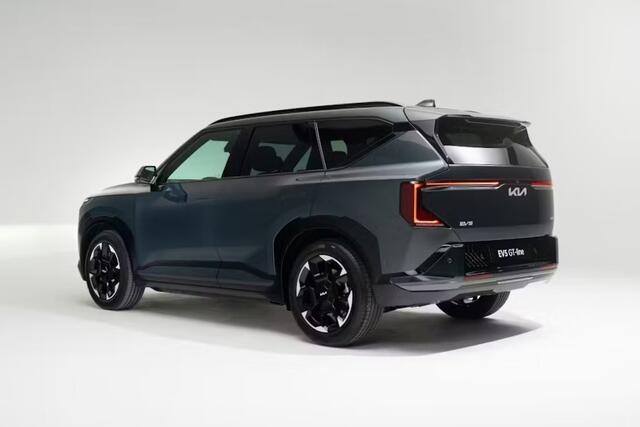 KIA EV5 GT-Line Business Edition 81.4 kWh - 1.200 kg trekgewicht - Panoramadak met schuif-/kantelfunctie - Heads-up display - 19" Inch velgen - Fabrieksgarantie tot 2032