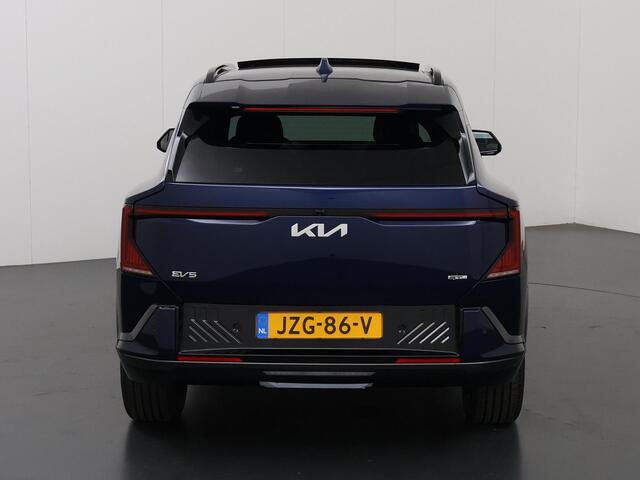 KIA EV5 GT-Line 81.4 kWh | Panoramaschuifdak | Harman Kardon | Led-Matrix | Stoelverwarming voor en achter | Zwarte hemelbekleding |